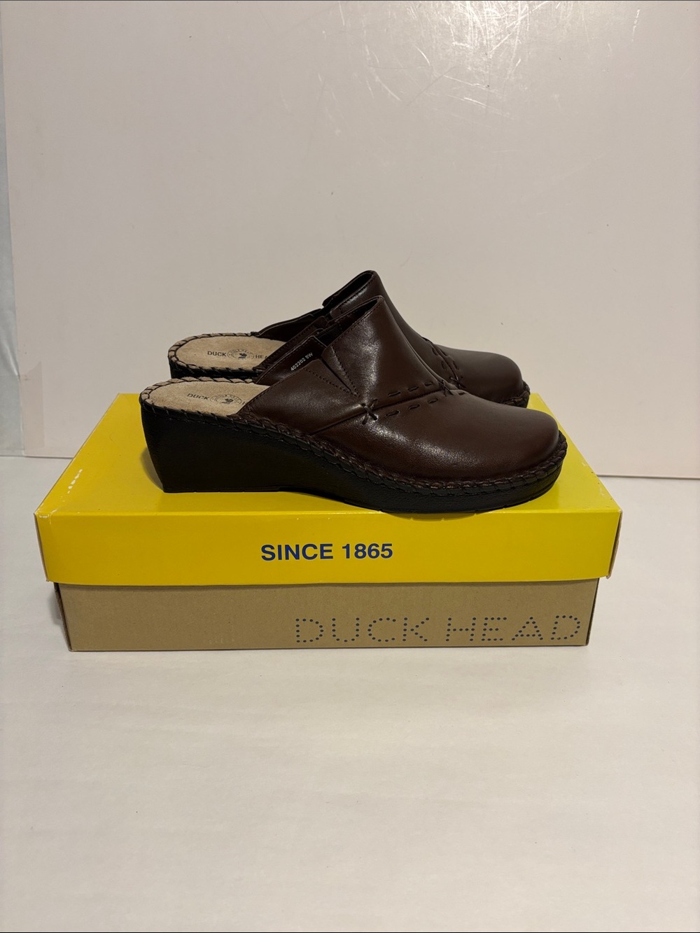Duck head niki mahogany size 8W new in box